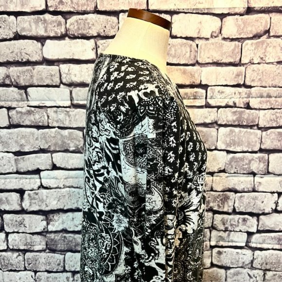 Chico's Black & White Top Size Large - Picture 8 of 9